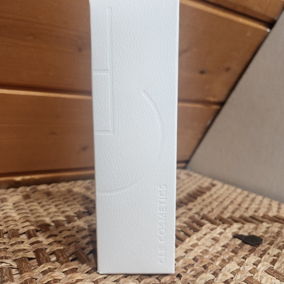 New 2-in-1 CLE Oxygen Foam Cleanser and Flash Mask 4.05 oz. - Picture 5 of 7